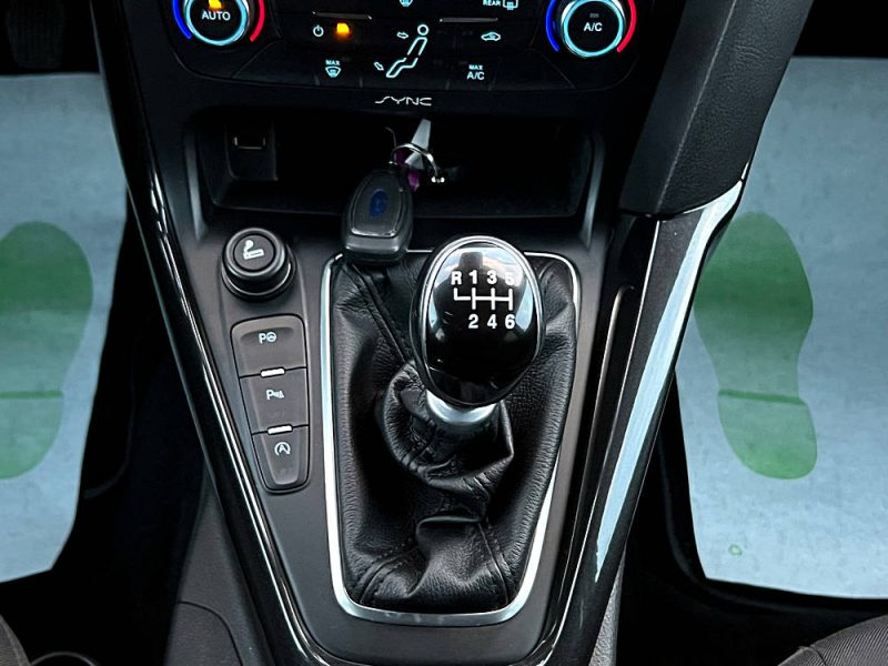 FORD FOCUS III PHASE 2 TITANIUM 1.0 ECOBOOST 125 S&S 1ERE MAIN / GPS KEYLESS PARK ASSIST Garantie1an