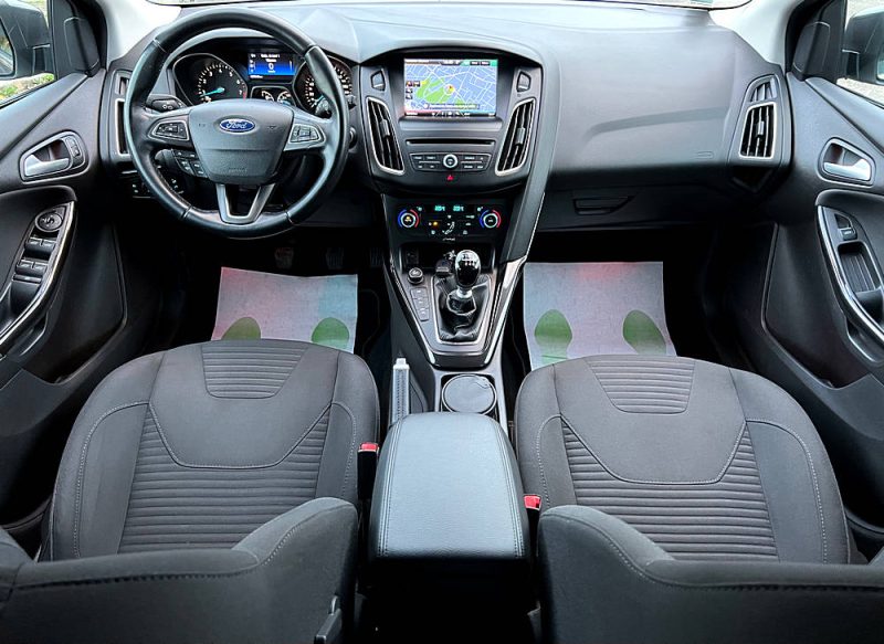 FORD FOCUS III PHASE 2 TITANIUM 1.0 ECOBOOST 125 S&S 1ERE MAIN / GPS KEYLESS PARK ASSIST Garantie1an