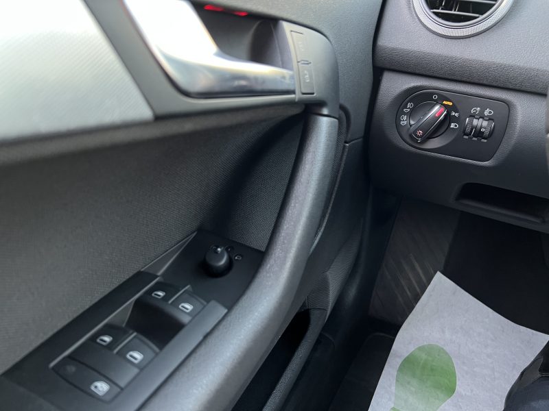 AUDI A3 II PHASE 2 SPORTBACK 1.6 TDI 105 Cv BOITE AUTOMATIQUE / 78 300 Kms - GARANTIE 1 AN