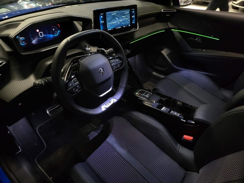 PEUGEOT 208 1.2 100cv GT /VIRTUAL COCKPIT+CAMERA+CAR PLAY+MAIN LIBRE/