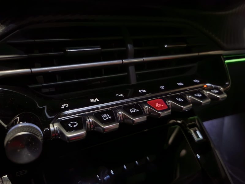 PEUGEOT 208 1.2 100cv GT /VIRTUAL COCKPIT+CAMERA+CAR PLAY+MAIN LIBRE/