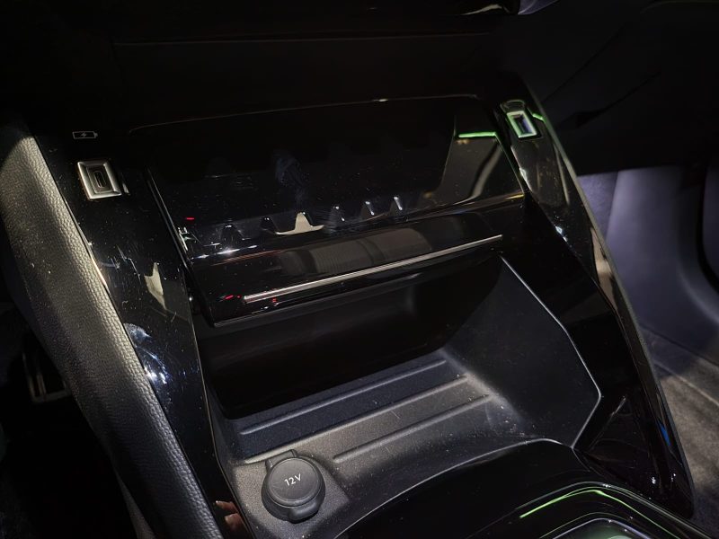 PEUGEOT 208 1.2 100cv GT /VIRTUAL COCKPIT+CAMERA+CAR PLAY+MAIN LIBRE/