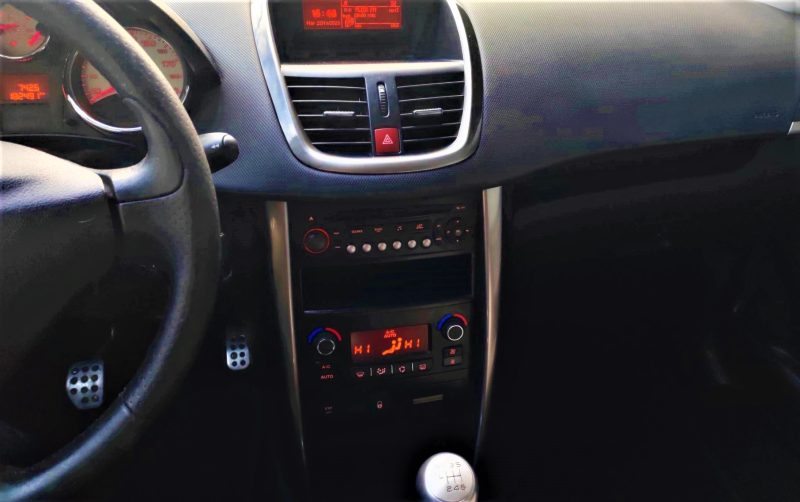 Peugeot 207 CC 112ch FAP 1.6HDi Roland Garros 