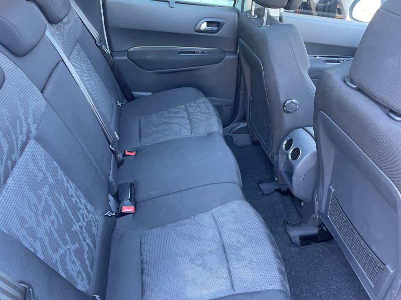 PEUGEOT 3008 1.6 HDi 112 Allure