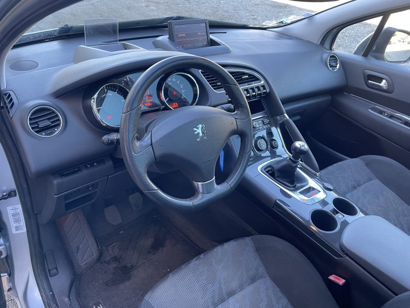 PEUGEOT 3008 1.6 HDi 112 Allure