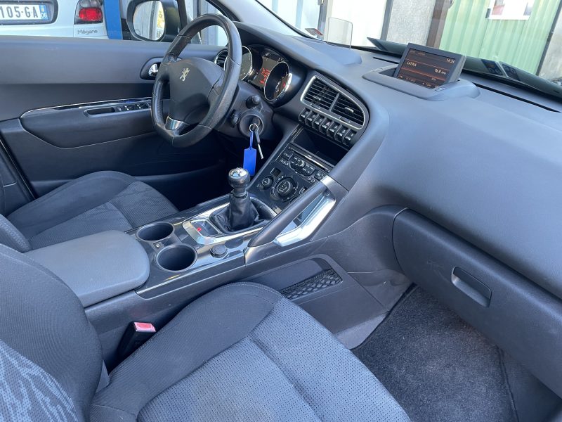 PEUGEOT 3008 1.6 HDi 112 Allure