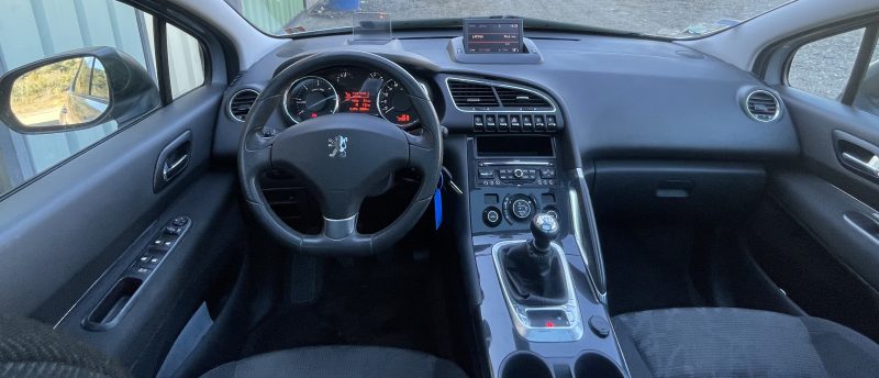 PEUGEOT 3008 1.6 HDi 112 Allure