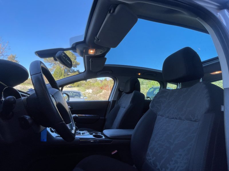 PEUGEOT 3008 1.6 HDi 112 Allure