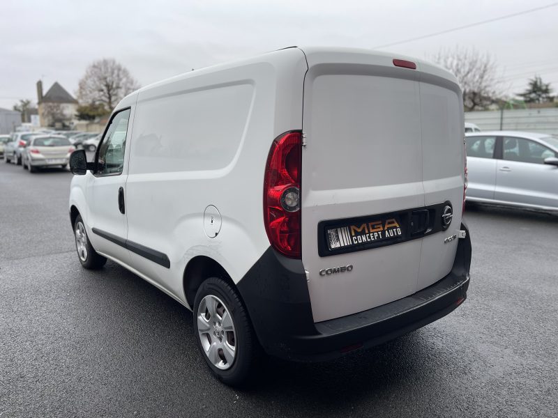 OPEL COMBO Camionnette/Monospace 2014