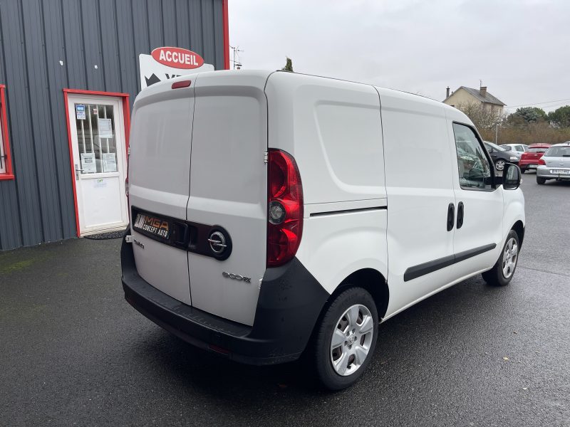 OPEL COMBO Camionnette/Monospace 2014