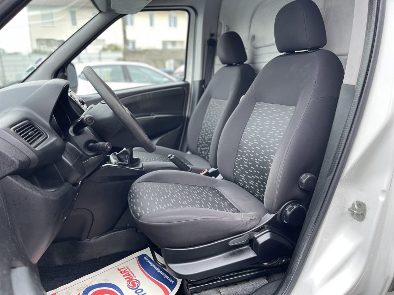 OPEL COMBO Camionnette/Monospace 2014