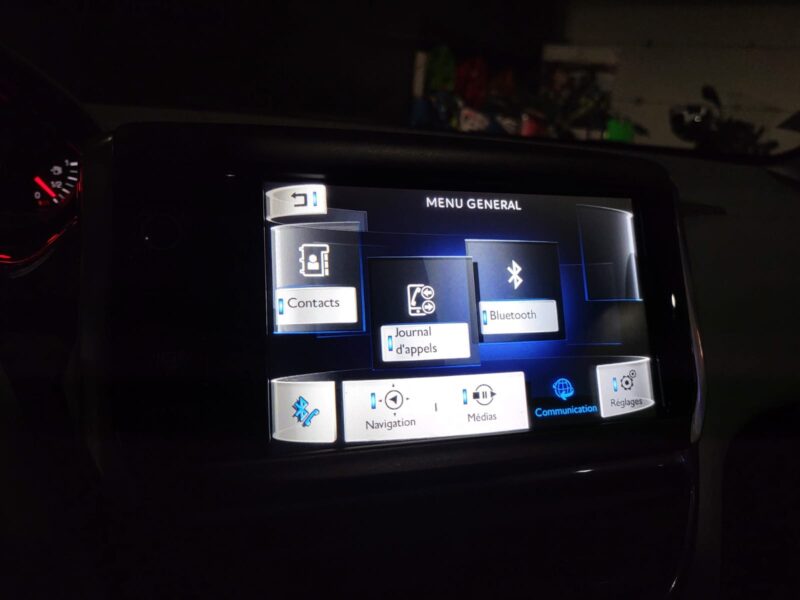 PEUGEOT 208 1.2 VTi 82cv Active Boite Auto // RADAR-AR/BLUETOOTH/TOIT PANORAMIQUE