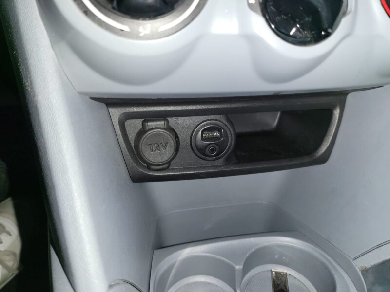 PEUGEOT 208 1.2 VTi 82cv Active Boite Auto // RADAR-AR/BLUETOOTH/TOIT PANORAMIQUE