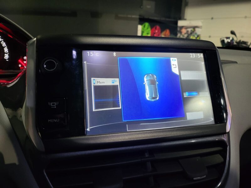 PEUGEOT 208 1.2 VTi 82cv Active Boite Auto // RADAR-AR/BLUETOOTH/TOIT PANORAMIQUE