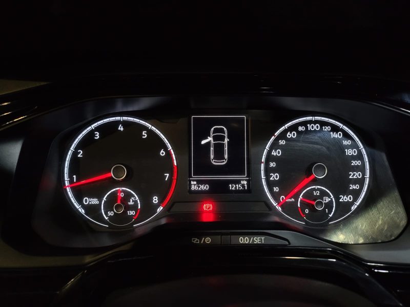 VOLKSWAGEN POLO VI 1.0 12V 75cv R-Line // APPLE CARPLAY/ANDROID AUTO/RADAR-AR