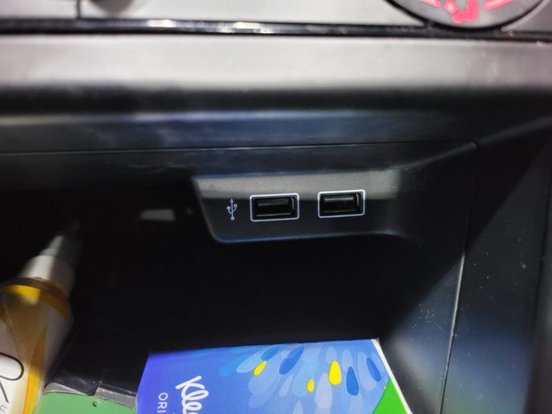 VOLKSWAGEN POLO VI 1.0 12V 75cv R-Line // APPLE CARPLAY/ANDROID AUTO/RADAR-AR