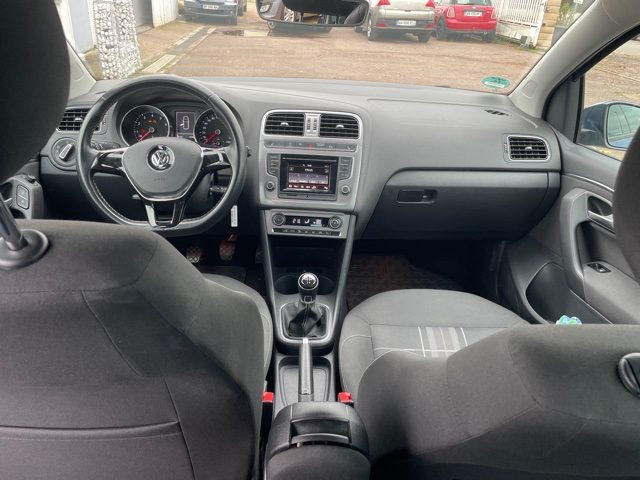 VOLKSWAGEN POLO 2015