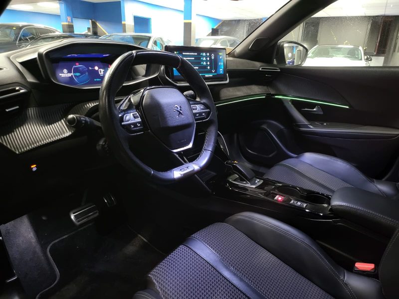 PEUGEOT 2008 E-2008 136cv GT / CARPLAY+CAMERA+LUMIERE D'AMBIANCE/