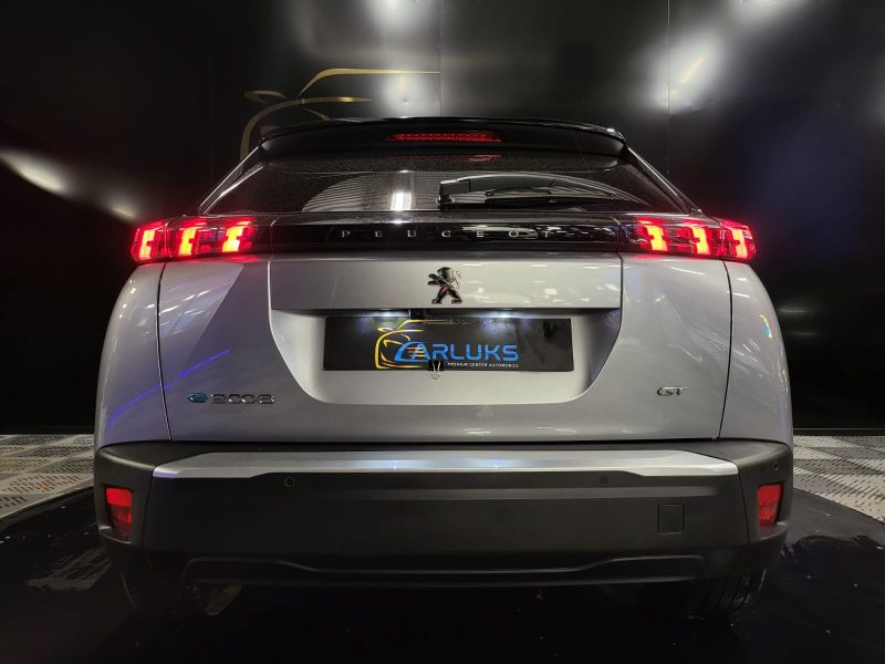 PEUGEOT 2008 E-2008 136cv GT / CARPLAY+CAMERA+LUMIERE D'AMBIANCE/