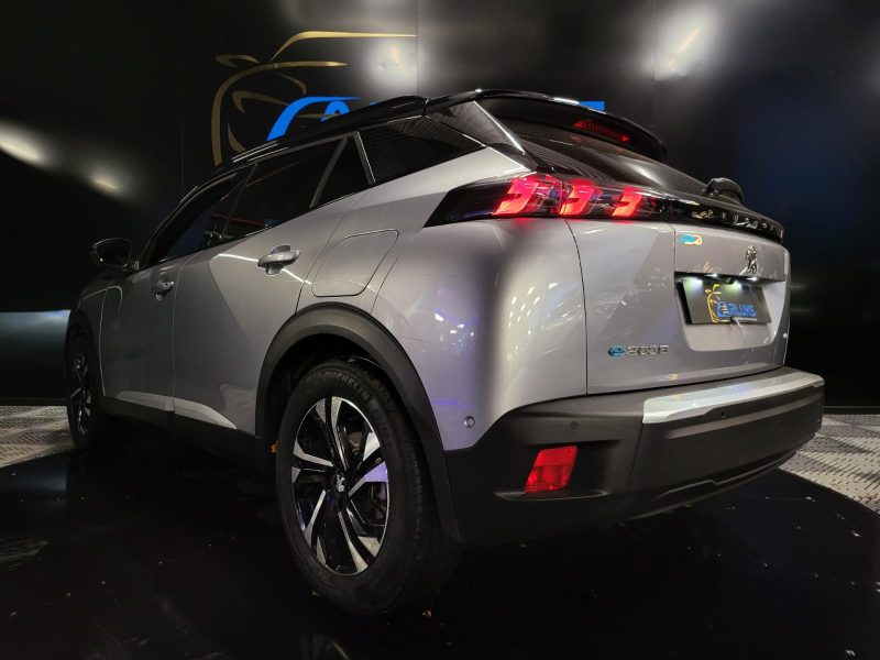 PEUGEOT 2008 E-2008 136cv GT / CARPLAY+CAMERA+LUMIERE D'AMBIANCE/