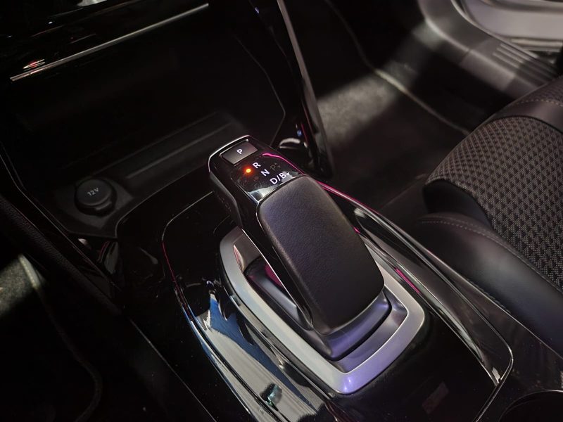 PEUGEOT 2008 E-2008 136cv GT / CARPLAY+CAMERA+LUMIERE D'AMBIANCE/