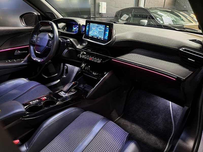 PEUGEOT 2008 E-2008 136cv GT / CARPLAY+CAMERA+LUMIERE D'AMBIANCE/