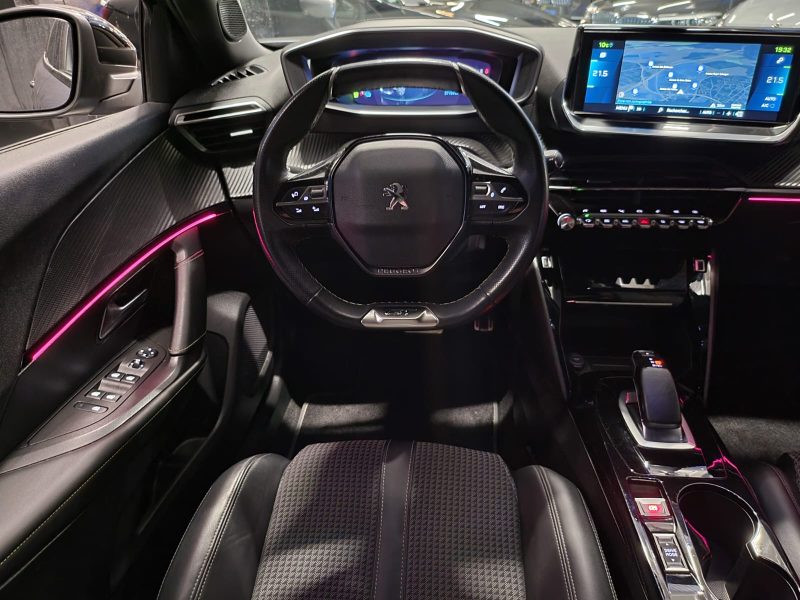 PEUGEOT 2008 E-2008 136cv GT / CARPLAY+CAMERA+LUMIERE D'AMBIANCE/