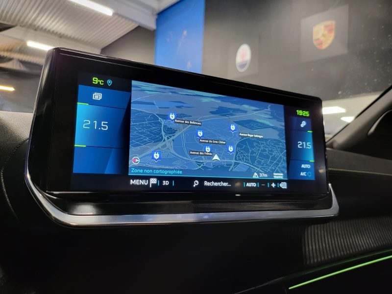 PEUGEOT 2008 E-2008 136cv GT / CARPLAY+CAMERA+LUMIERE D'AMBIANCE/