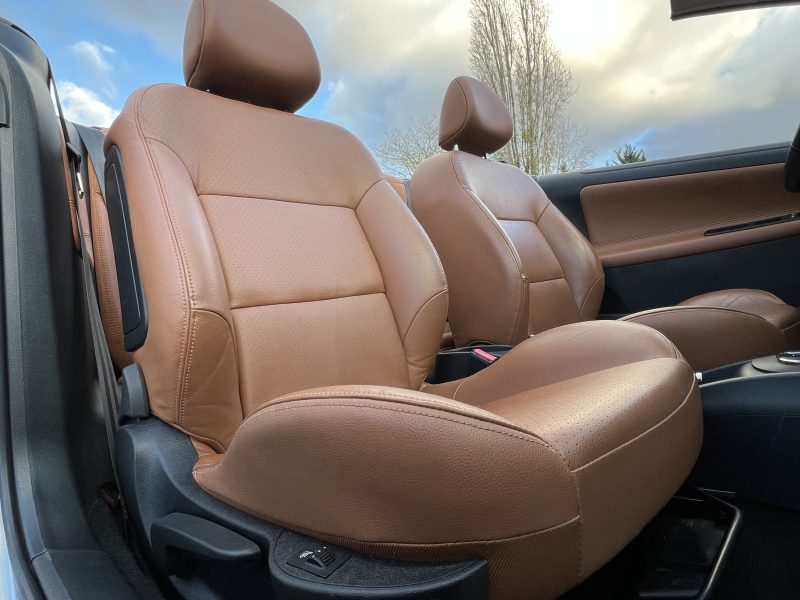 PEUGEOT 207 CC PHASE 2 Finition FELINE 1.6 VTI 120 Cv 72 700 Kms BOITE AUTO CUIR GPS - GARANTIE 1 AN