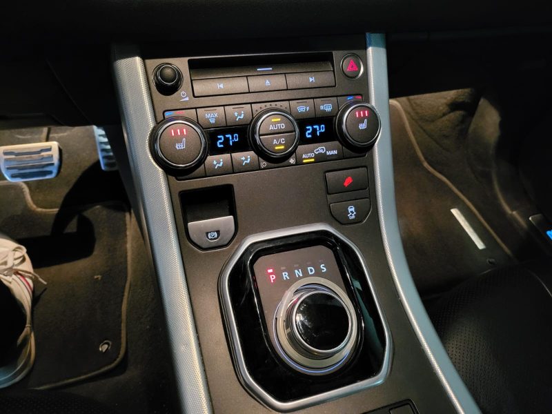 LAND ROVER RANGE ROVER EVOQUE 2.2 SD4 190cv Dynamic BVA // TOIT PANORAMIQUE/SIEGES CHAUFFANT/CAMERA 