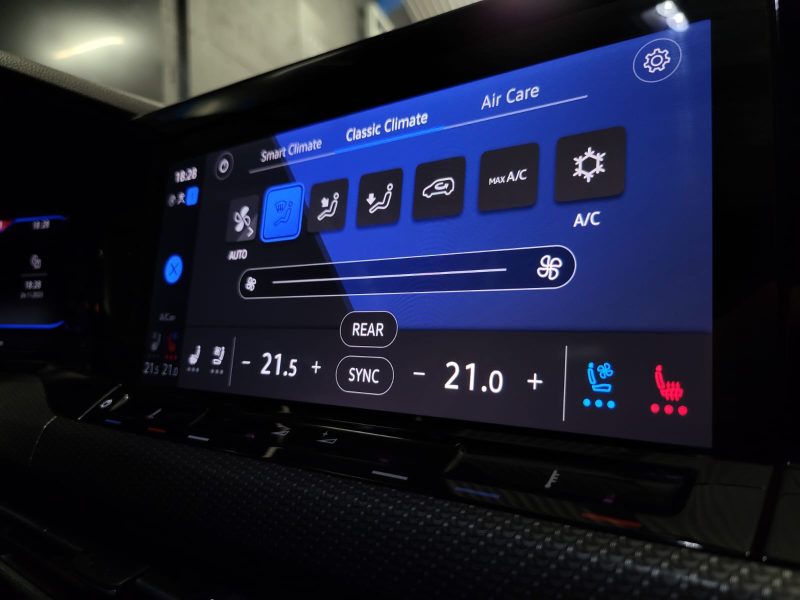 VOLKSWAGEN GOLF 8R PERFORMANCE 2.0 TSI 320CH 4MOTION DSG7 / TOIT OUVRANT + CUIR + TETE HAUTE