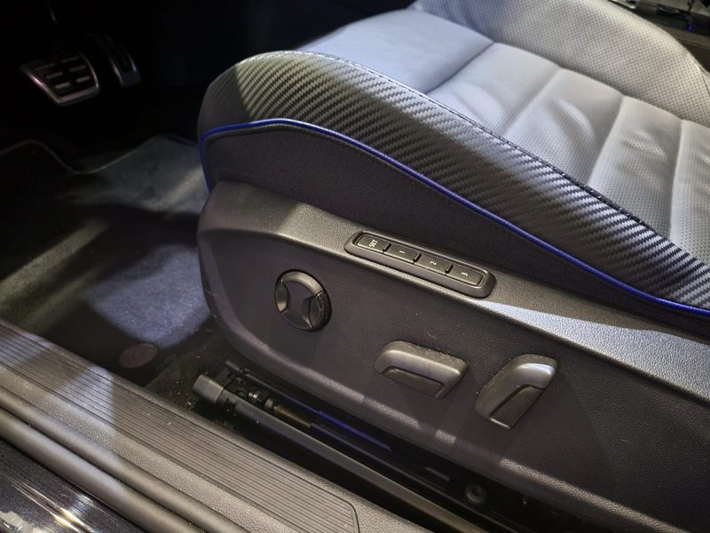 VOLKSWAGEN GOLF 8R PERFORMANCE 2.0 TSI 320CH 4MOTION DSG7 / TOIT OUVRANT + CUIR + TETE HAUTE