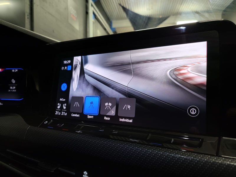 VOLKSWAGEN GOLF 8R PERFORMANCE 2.0 TSI 320CH 4MOTION DSG7 / TOIT OUVRANT + CUIR + TETE HAUTE