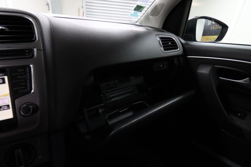 VOLKSWAGEN POLO V 2015