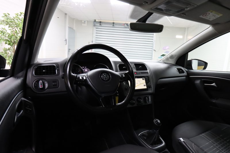 VOLKSWAGEN POLO V 2015