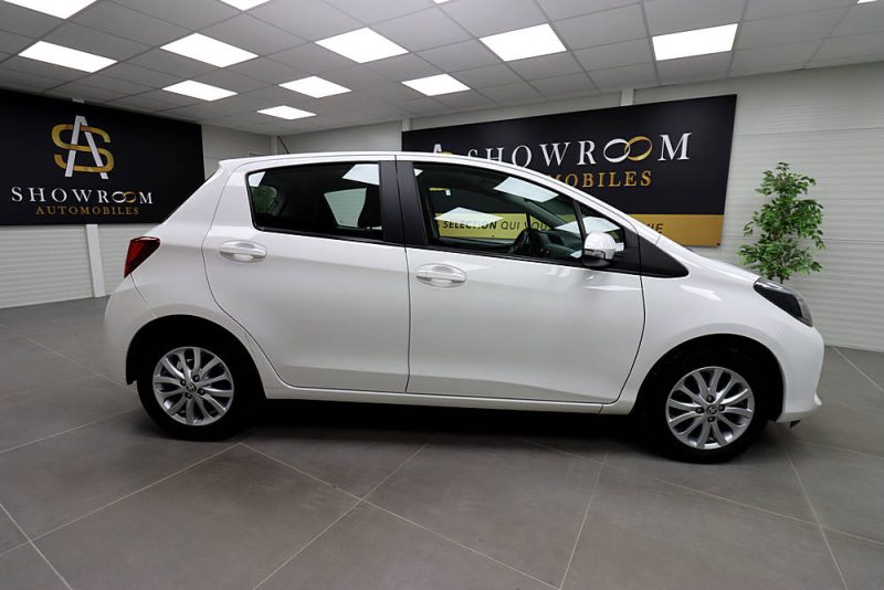 TOYOTA YARIS 2015