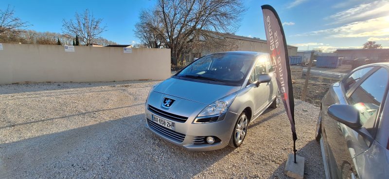 PEUGEOT 5008 2011