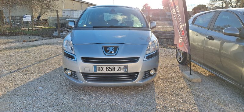 PEUGEOT 5008 2011