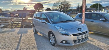 PEUGEOT 5008 2011