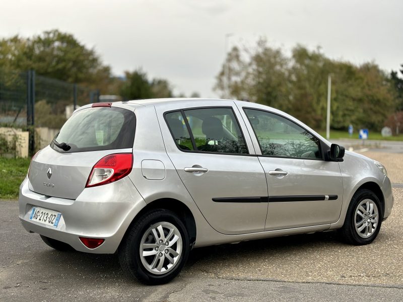 Renault Clio lll Phase 2 1.5 DCI 70 CH AUTHENTIQUE 