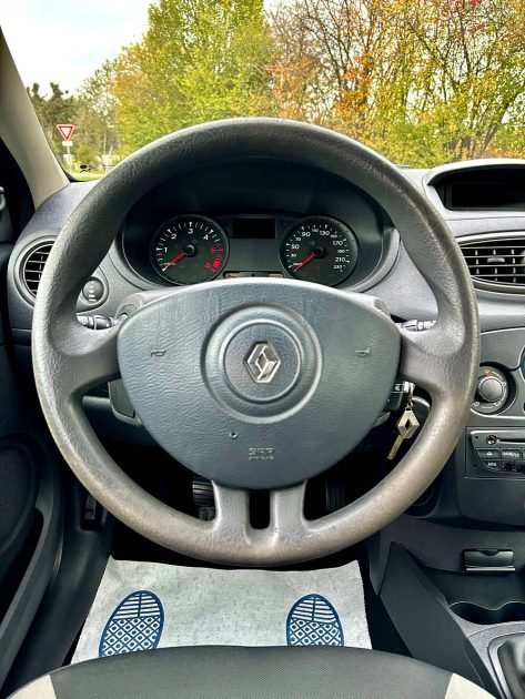 Renault Clio lll Phase 2 1.5 DCI 70 CH AUTHENTIQUE 