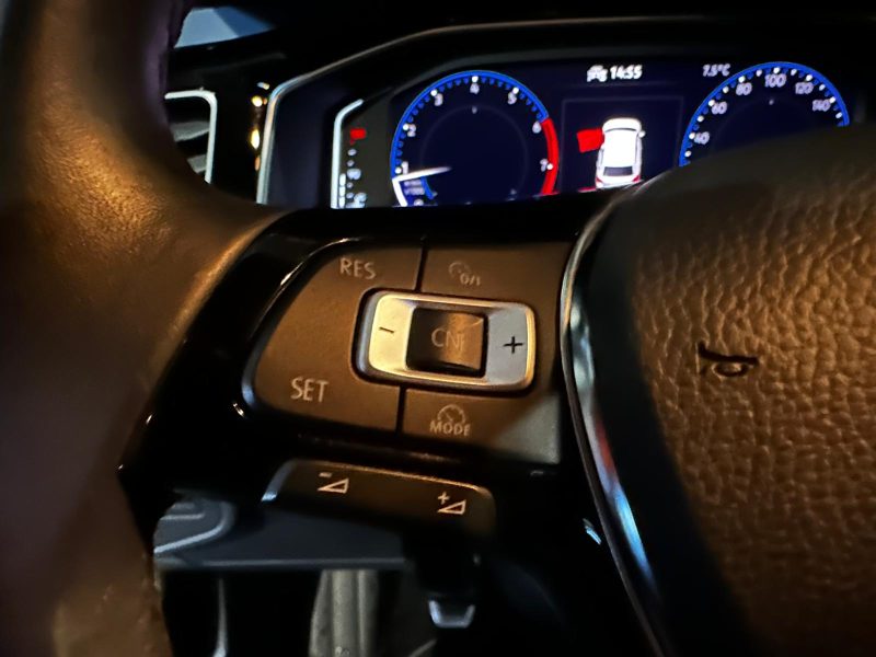 VOLKSWAGEN POLO VI 1.0 MPi 80cv Confortline 1ère Main // APPLE CARPLAY/RADAR-AV-AR/CHARGEUR A INDUCT