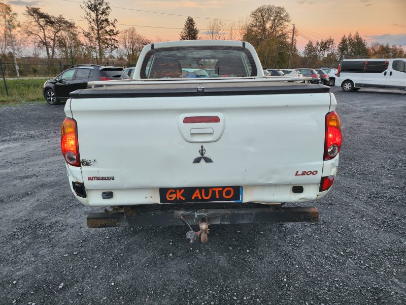 MITSUBISHI L200 double cabine 136cv 2011 92000 km 