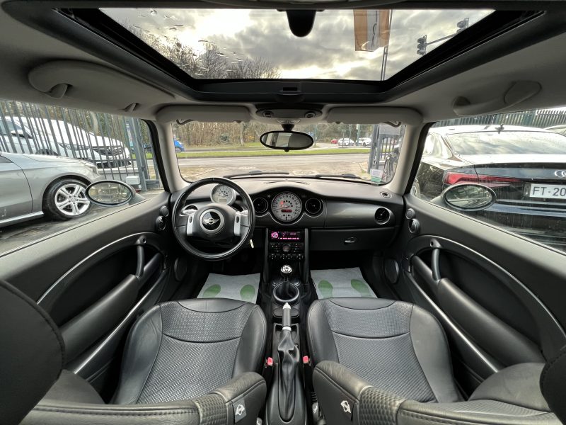 MINI MINI OOPER R50 1.6 115 Cv 33 100 Kms INTERIEUR CUIR / ORIGINE FRANCE - GARANTIE 1 AN 