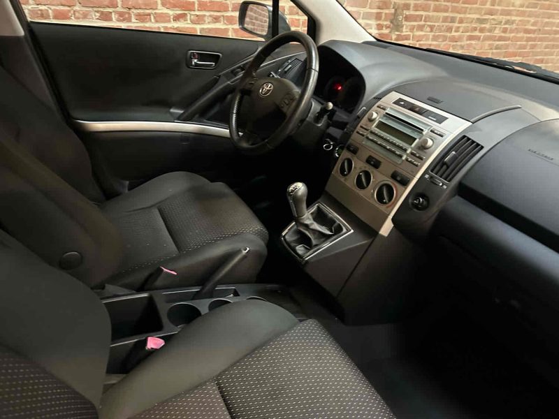 TOYOTA COROLLA VERSO 2.2L D-4D 136ch