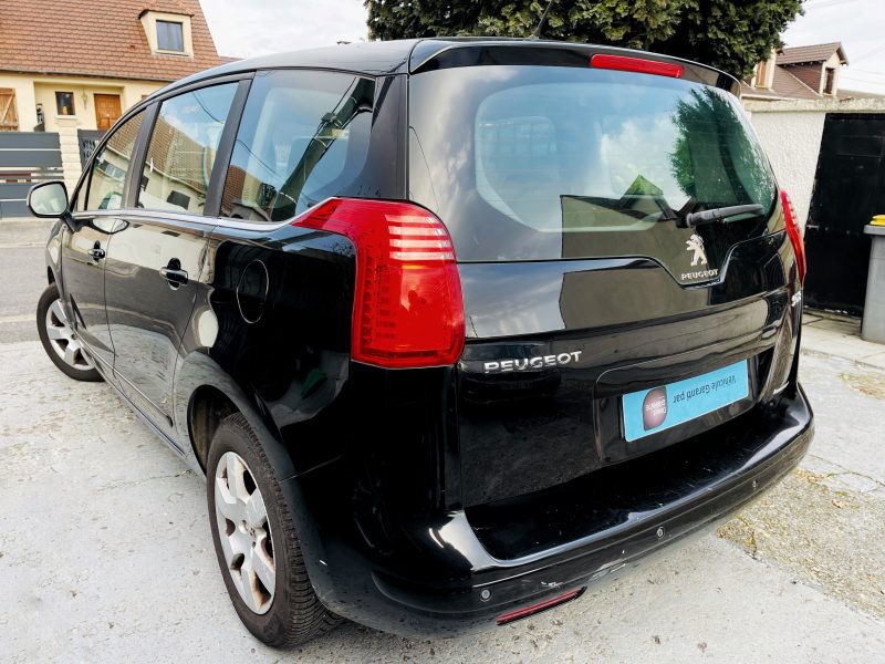 PEUGEOT 5008 2012