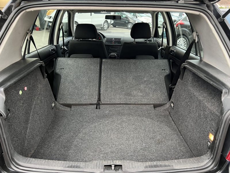 VOLKSWAGEN GOLF 4 IV 1.6 100 Cv 5 PORTES / CLIMATISATION BLUETOOTH - GARANTIE 6 MOIS