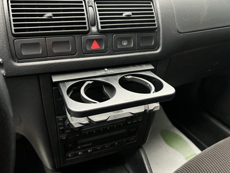 VOLKSWAGEN GOLF 4 IV 1.6 100 Cv 5 PORTES / CLIMATISATION BLUETOOTH - GARANTIE 6 MOIS