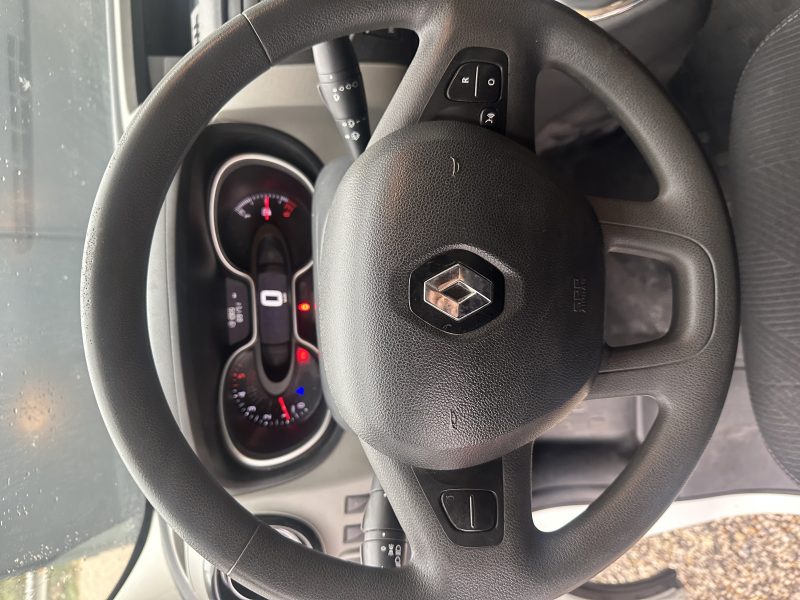 RENAULT TRAFIC III Camionnette 2017