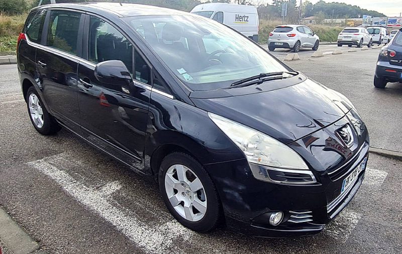 PEUGEOT 5008 2011